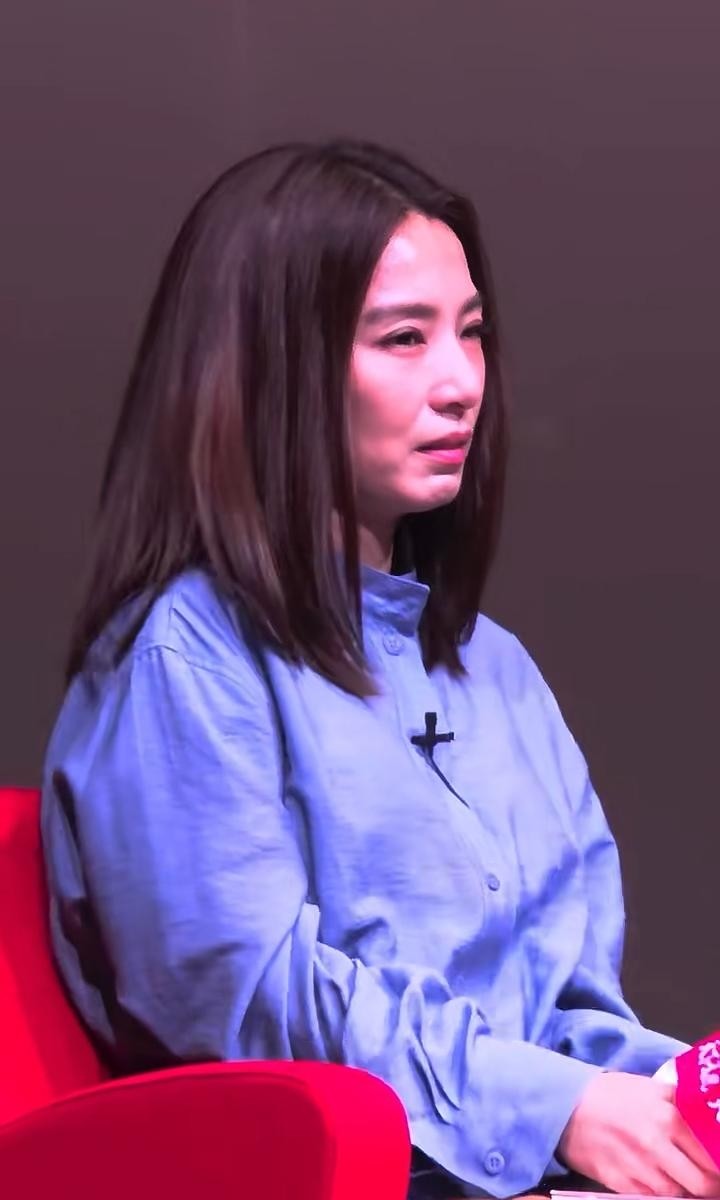 Hebe点蜡烛为日喀则祈福，虔诚手抄千字佛经，评论区却炸锅了_Hebe点蜡烛为日喀则祈福，虔诚手抄千字佛经，评论区却炸锅了_