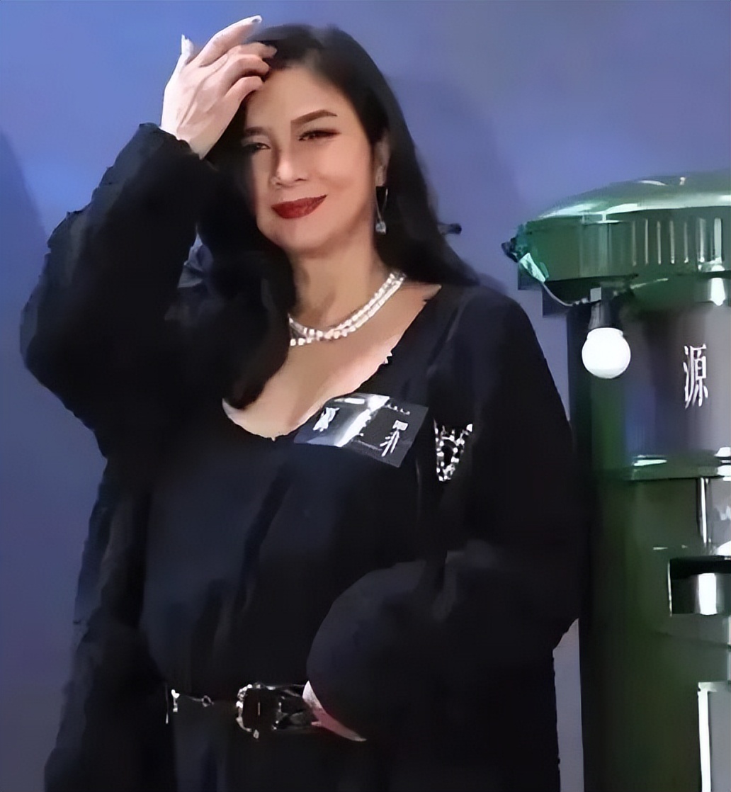 _将大佬吻到流血，性感猛女的瓜！_将大佬吻到流血，性感猛女的瓜！