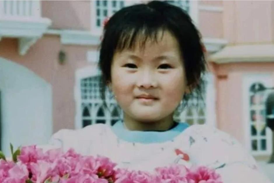 弃女得世界冠军亲父母携家认亲_遗弃女孩获得冠军后_