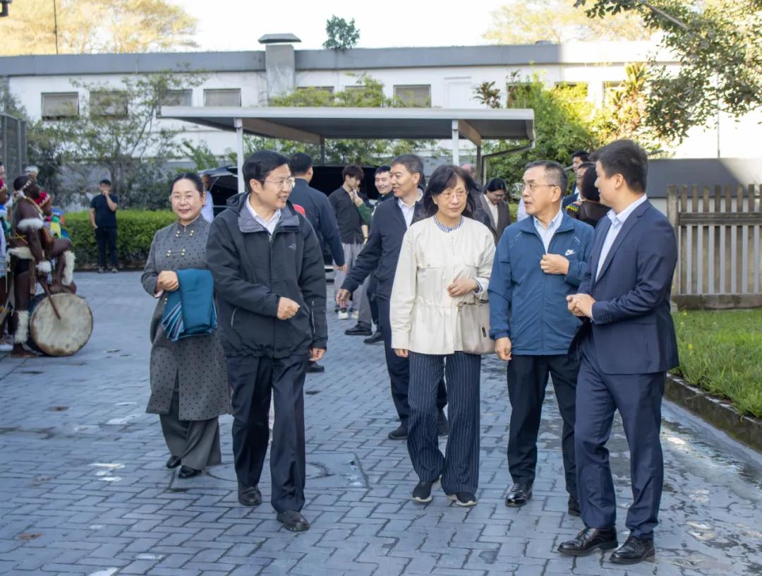 _南非领导班子成员_南非的商会会长是谁