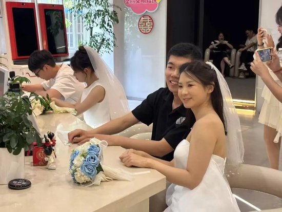 结婚登记处预约满了还能去吗_结婚登记预约_
