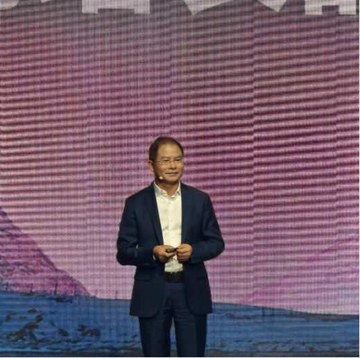 运营商增长“熄火”？ 华为MWC现场献计：盯紧骑手和主播！__运营商增长“熄火”？ 华为MWC现场献计：盯紧骑手和主播！