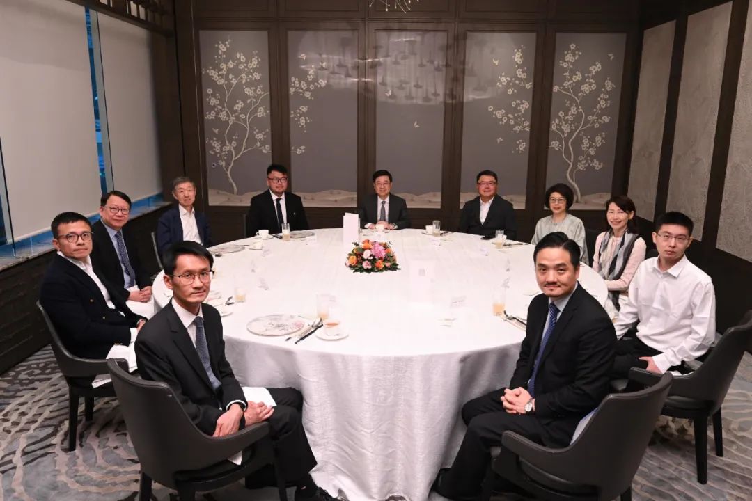 苏小龙欢乐喜剧人__成小玉恶魔小龙同人文