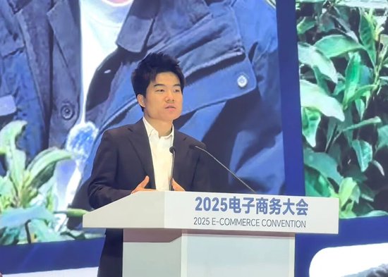 与辉同行负责人董宇辉。上证报记者 刘暄 摄