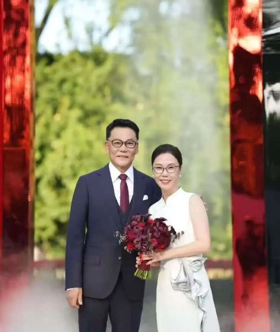 国庆节求婚告白语__张丹红婚后首度回应与李国庆恋情：从未介入他的上一段婚姻，30年前因百万债务拒绝李国庆求婚系谣言