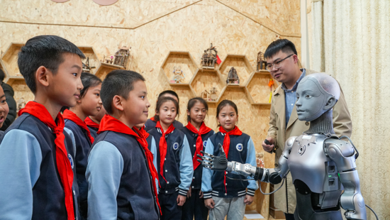 _全球首款! “机器人老师”在合肥开讲_全球首款! “机器人老师”在合肥开讲