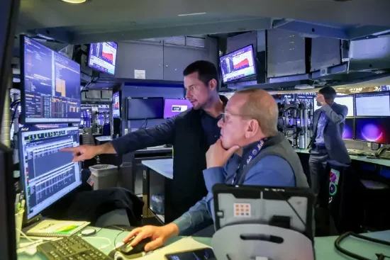 _降息后沪指当月_沪指收盘险守3400点