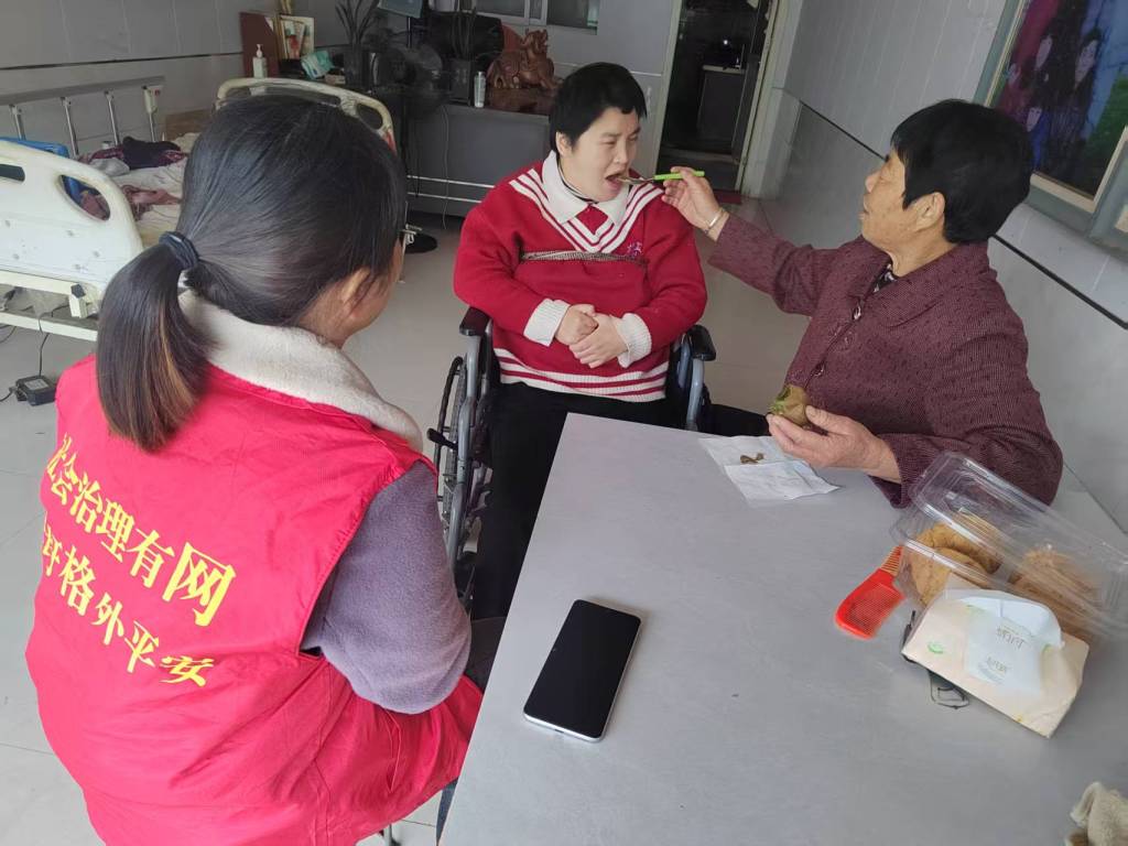 好人陈跃兰的33年：对失明丈夫不离不弃，让植物人儿媳重获新生_好人陈跃兰的33年：对失明丈夫不离不弃，让植物人儿媳重获新生_