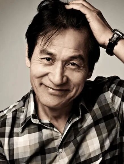 韩国国民演员安圣基去世，终年74岁；几天前因“吃饭时被噎到”被送ICU“情况危急”__韩国国民演员安圣基去世，终年74岁；几天前因“吃饭时被噎到”被送ICU“情况危急”