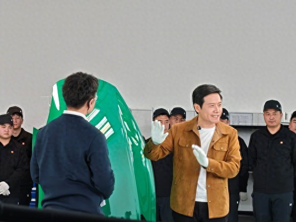 雷军的车多少钱__雷军的奔驰