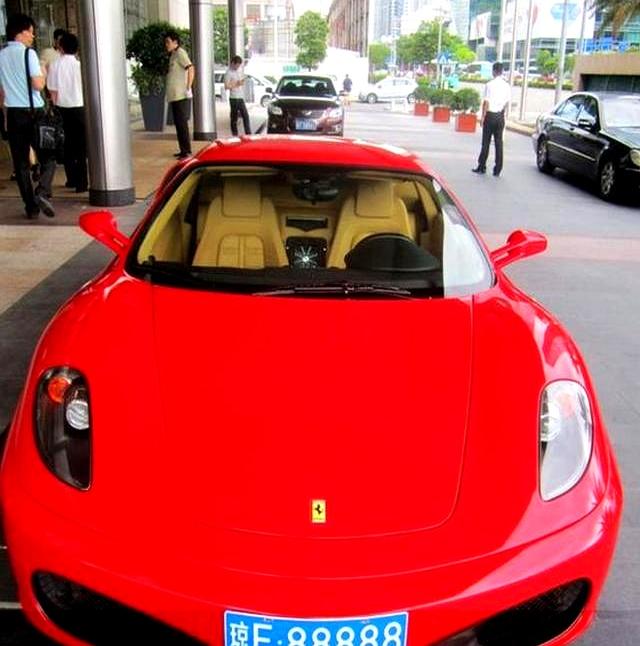 琼E88888，从400万法拉利到50万保时捷，网友：女车主变低调了-有驾