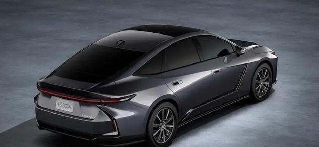 最新雷克萨斯ES焕新上市，引发热议，真正顶级颜值配置齐全-有驾