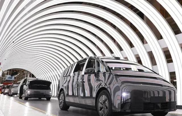 理想弃华为投丰田，车型布局大调整-有驾