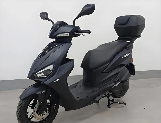 光阳KS125实测续航惊现400公里,配置超越同级-有驾