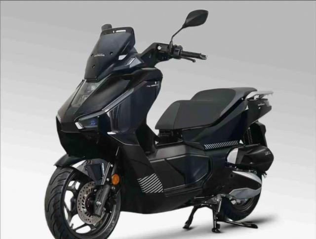 豪爵老GY6刷水冷漆卖一万五,店员吹“三年保值率68%,”我试骑却质疑谁认这口味,转身对比升仕150X和五羊本田NWG150的真实体验感受-有驾