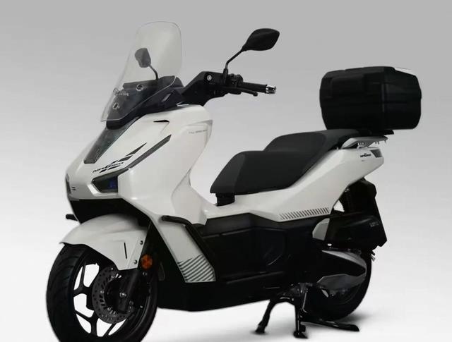 豪爵老GY6刷水冷漆卖一万五,店员吹“三年保值率68%,”我试骑却质疑谁认这口味,转身对比升仕150X和五羊本田NWG150的真实体验感受-有驾